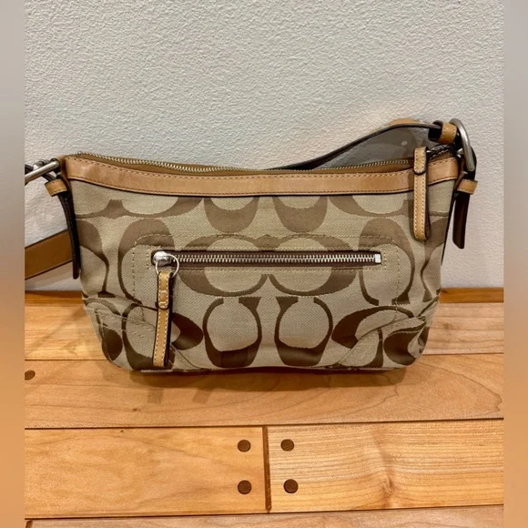 ‼️SOLD‼️Coach Signature Tan Adjustable Shoulder and Crossbody Bag - Picture 6 of 10